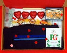 Cargar imagen en el visor de la galería, Men&#39;s Letterbox Gift Hearts from The Happiness Box - chocolates, puzzles, and socks in a beautifully presented gift box
